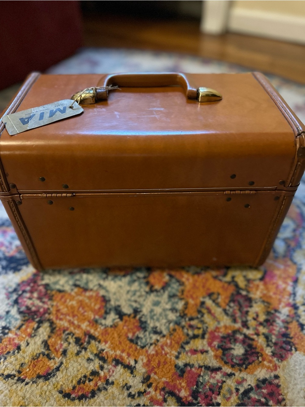 Samsonite Vintage 1940s Tan Hard-Shell Vanity Case with Brass Accent - Picture 3 of 11